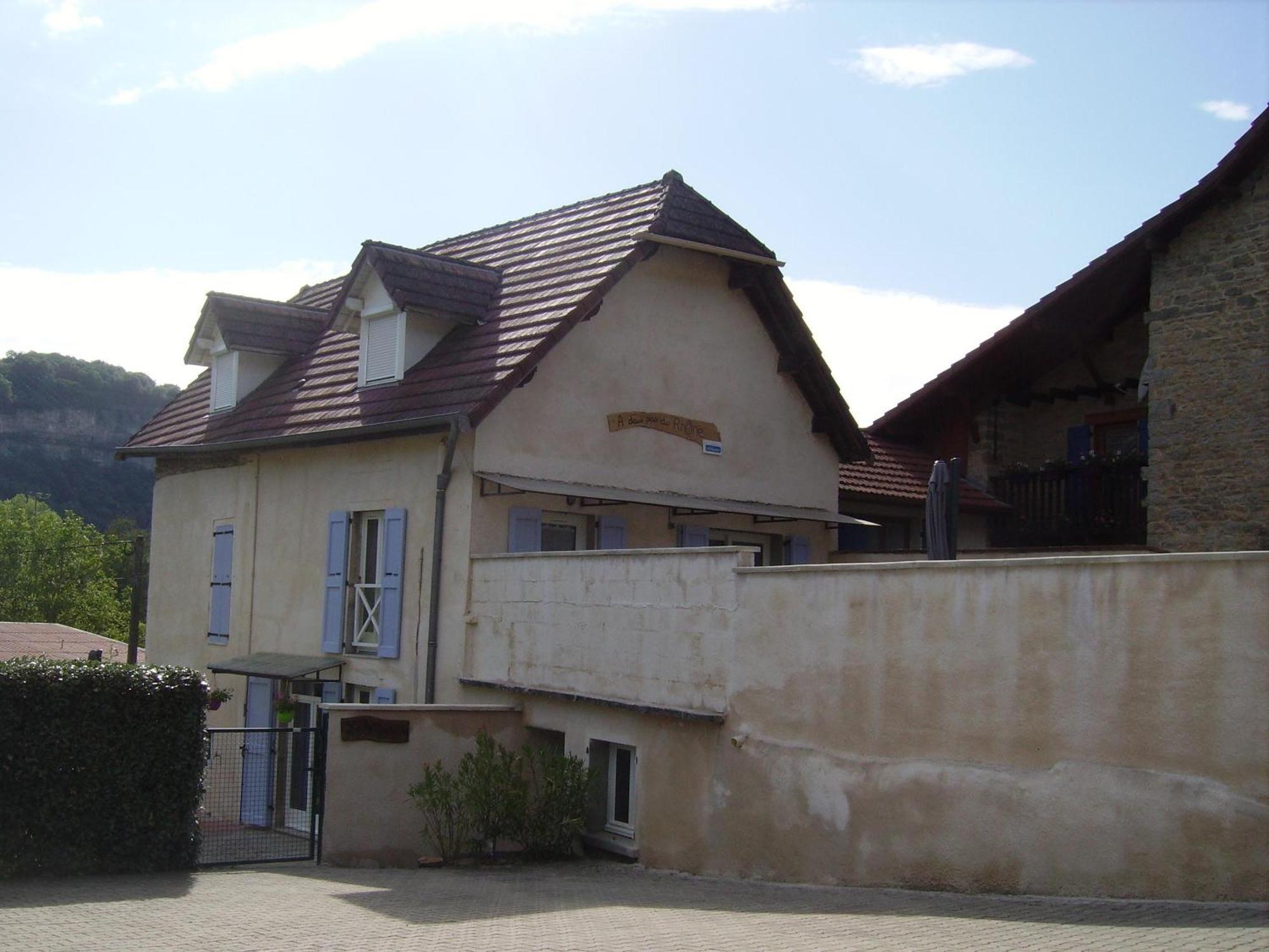 Вілла A Deux Pas Du Rhone Sault-Brenaz Екстер'єр фото