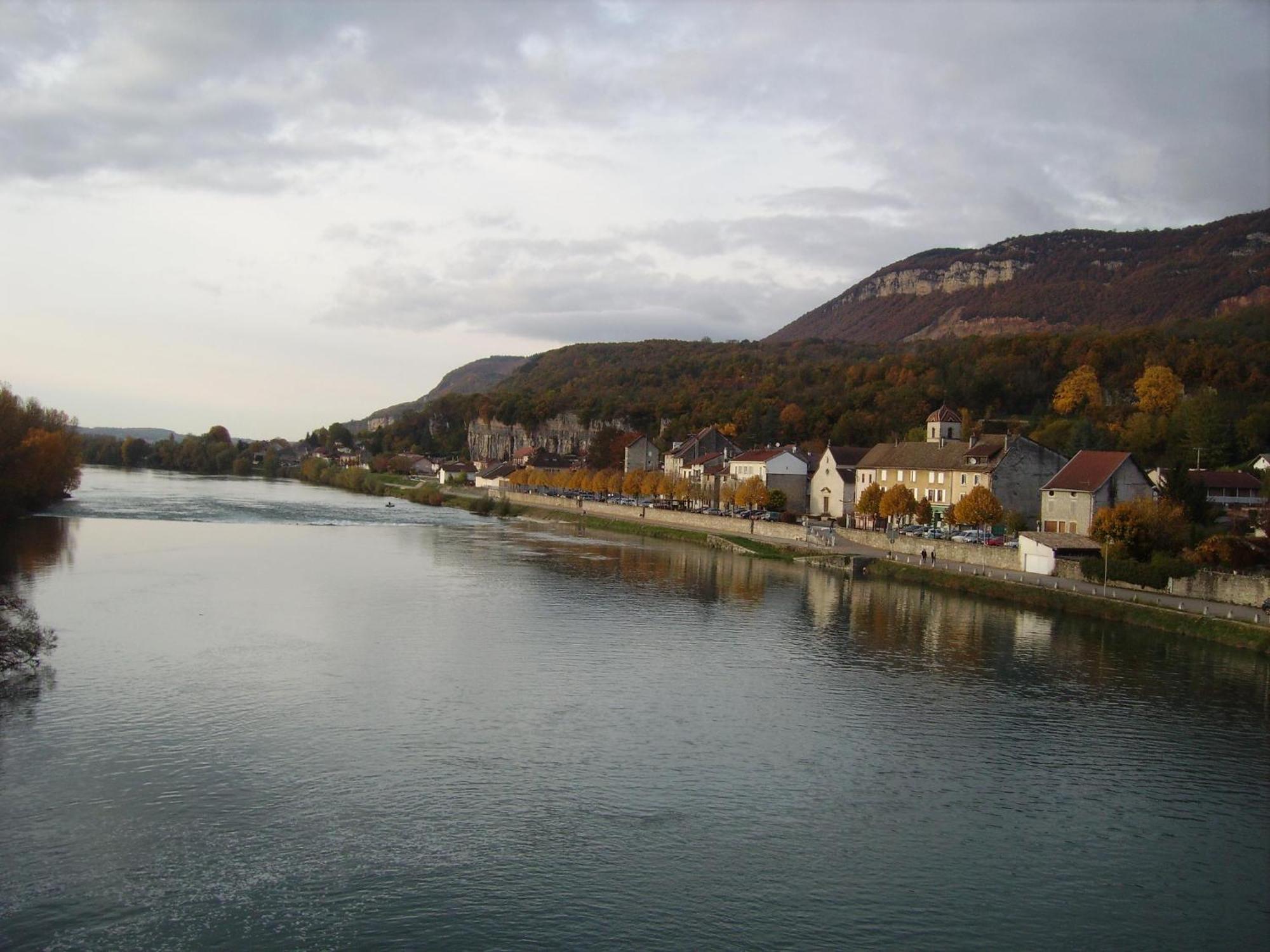 Вілла A Deux Pas Du Rhone Sault-Brenaz Екстер'єр фото