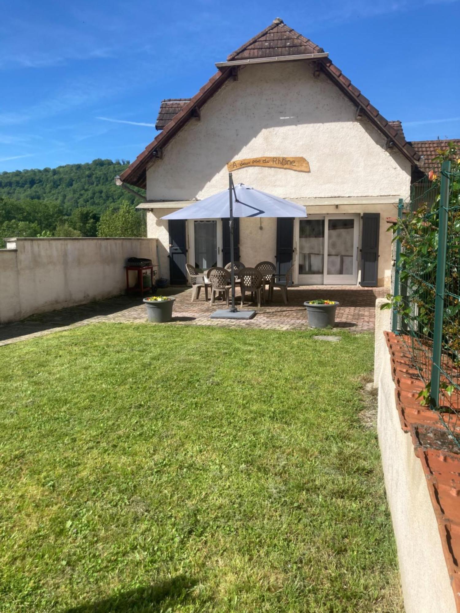 Вілла A Deux Pas Du Rhone Sault-Brenaz Екстер'єр фото